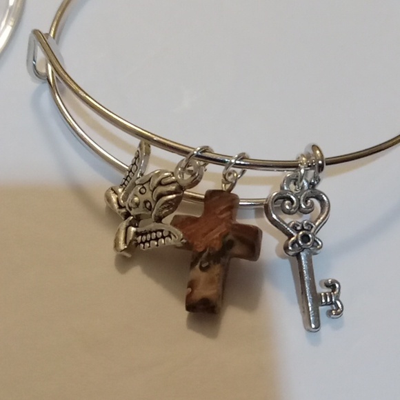 3 Christian Style Charms Cross Silvertone Wire Bangle Bracelet - Picture 3 of 4